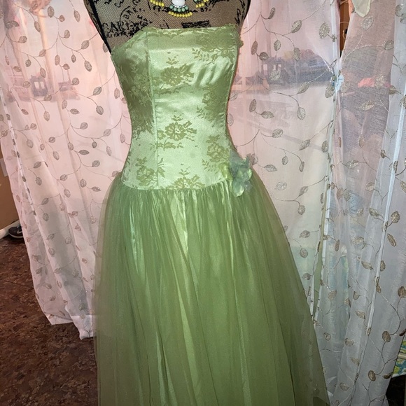 🥀Vintage Gunne Sax Size 3/4 Gown🥀 - Picture 11 of 14